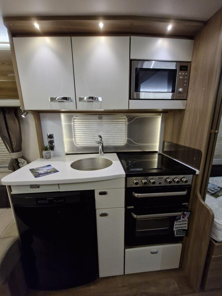 Swift Elegance 565