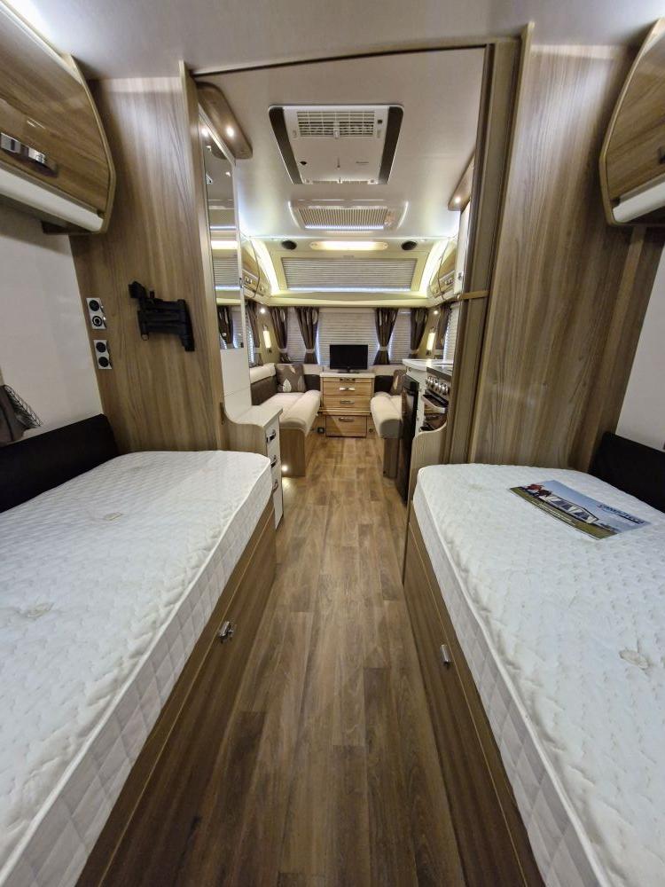 Swift Elegance 565