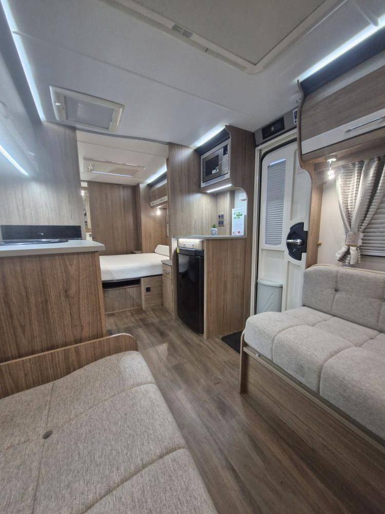 Coachman VIP 575