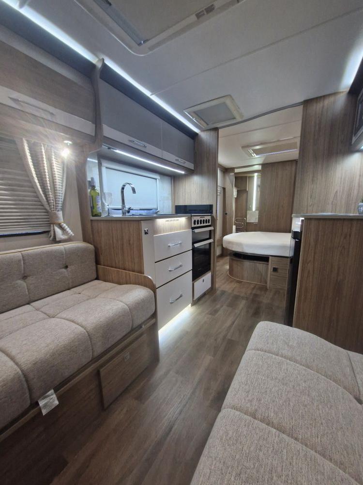 Coachman VIP 575