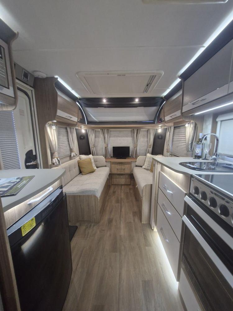 Coachman VIP 575