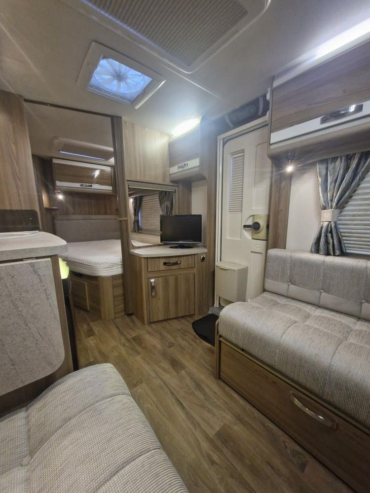 Swift  Challenger 570 SE